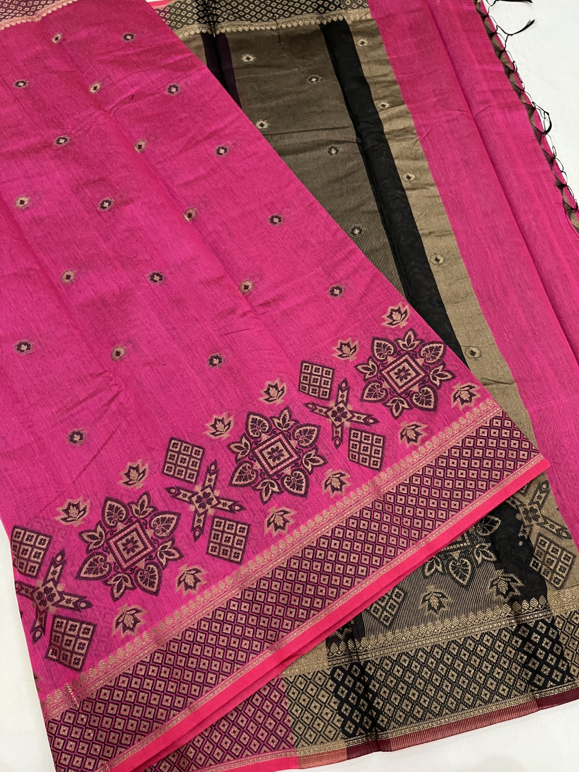 Thread Work Pink Cotton Saree